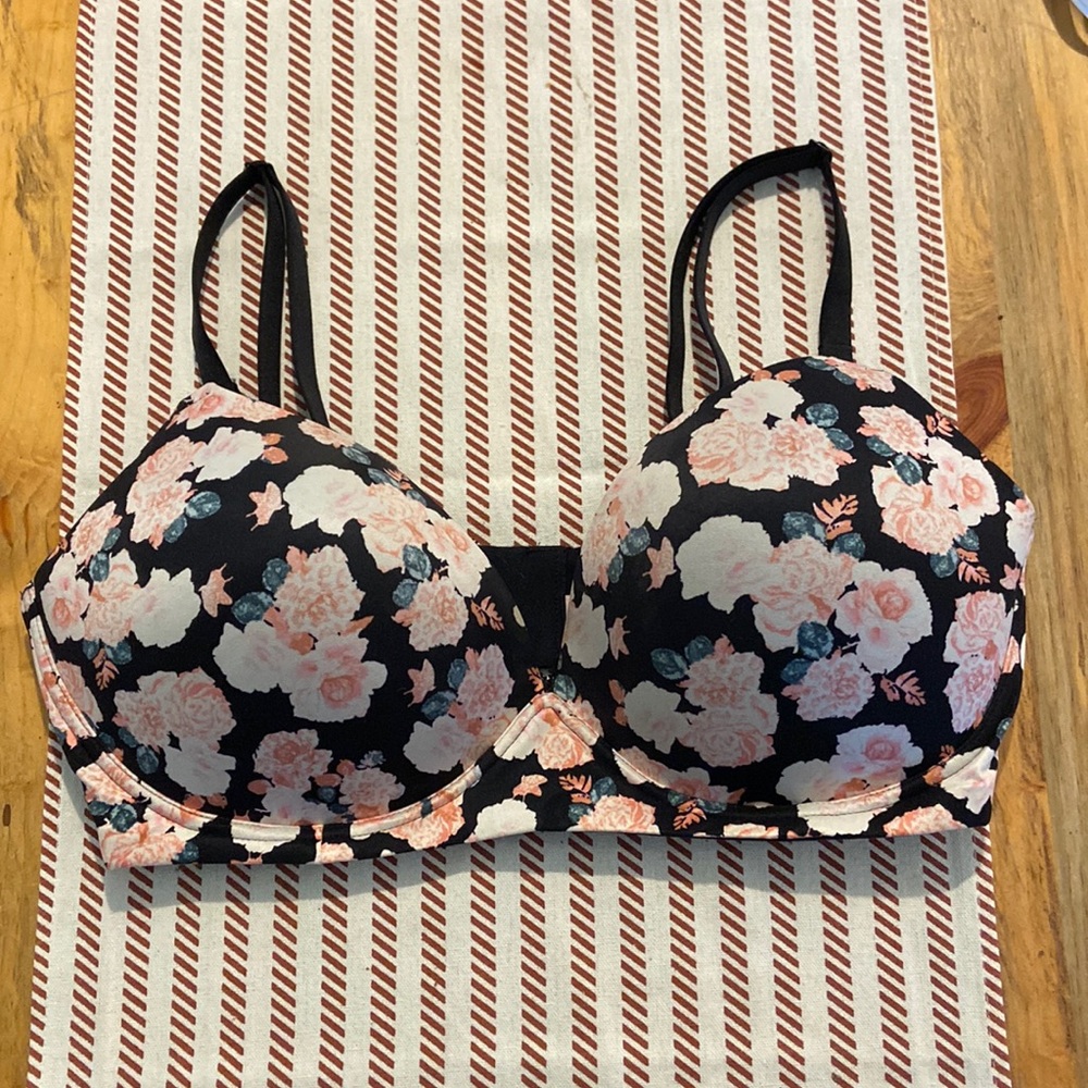 Victoria’s Secret body by Victoria nursing bra.  Size 36DD
